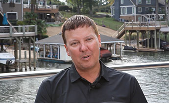 Exterior of Doral Centre Animal Hospital with palm trees and main entrance.